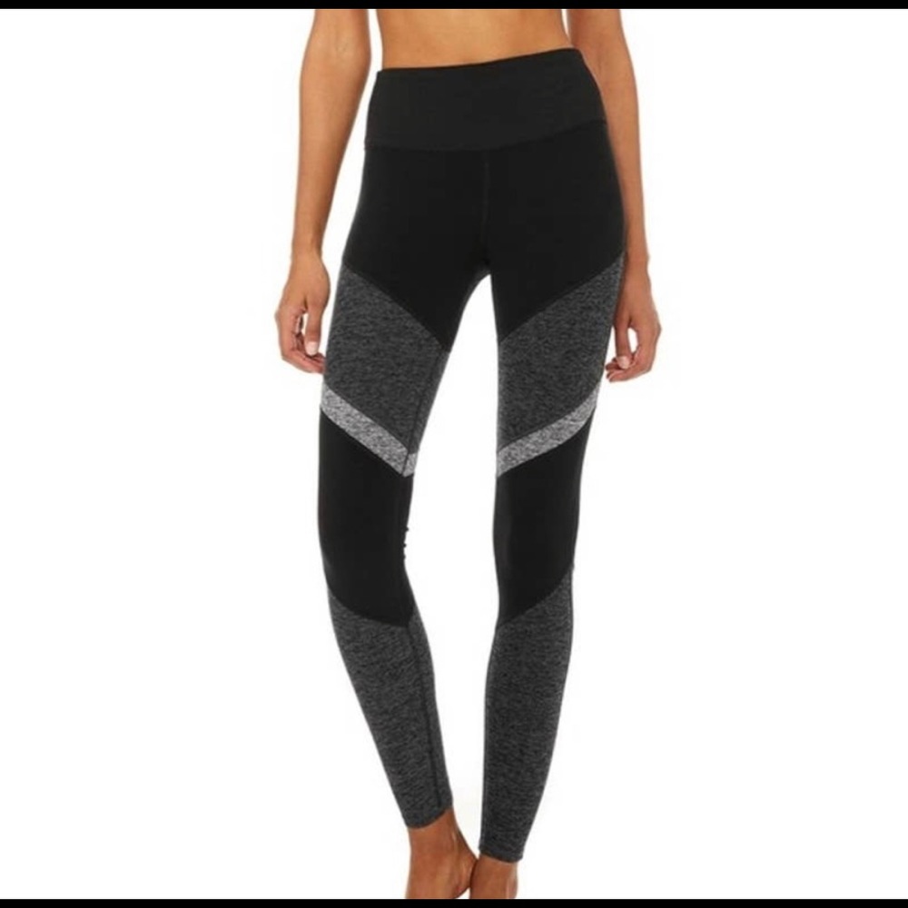 NWT Alo yoga leggings. Super soft. Size s.